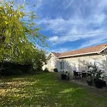 Charmante Maison Familiale -jardin -wifi -parking Ferienhaus Mérignac