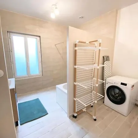 Charmante Maison Familiale -jardin -wifi -parking Сasa de vacaciones Mérignac