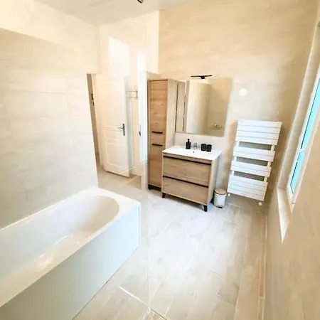 Сasa de vacaciones Charmante Maison Familiale -jardin -wifi -parking