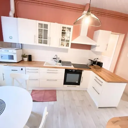 Сasa de vacaciones Charmante Maison Familiale -jardin -wifi -parking Mérignac