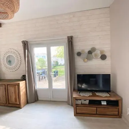 Charmante Maison Familiale -jardin -wifi -parking Сasa de vacaciones Mérignac