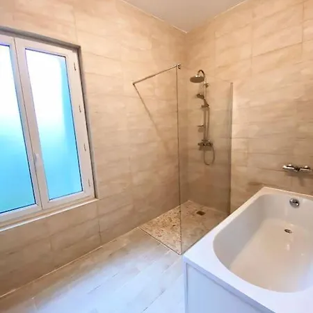 Charmante Maison Familiale -jardin -wifi -parking Casa vacanze *