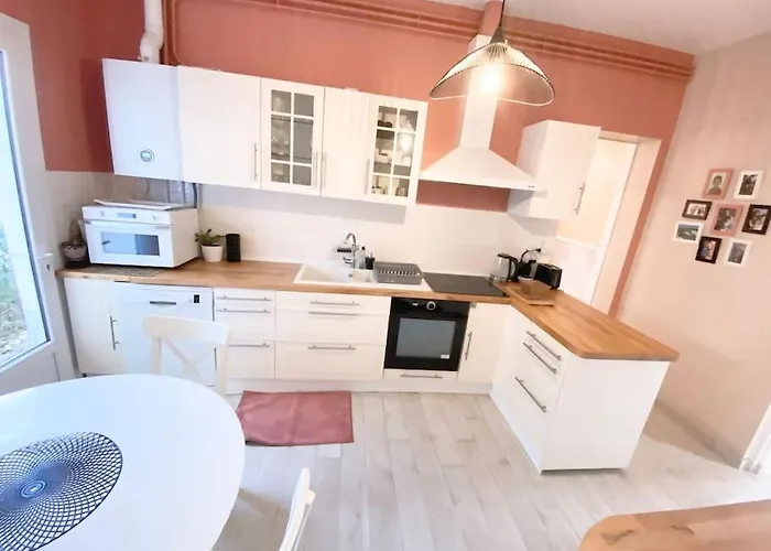 Casa vacanze Charmante Maison Familiale -jardin -wifi -parking Mérignac