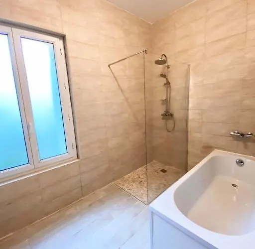 Charmante Maison Familiale -jardin -wifi -parking Casa vacanze *